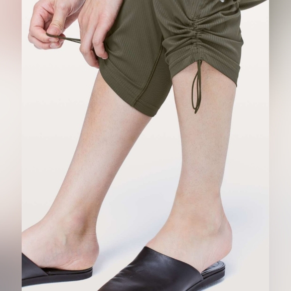 Lululemon Dance Studio Crop II *Unlined 20" Dark Olive. Size 6 - Picture 5 of 16